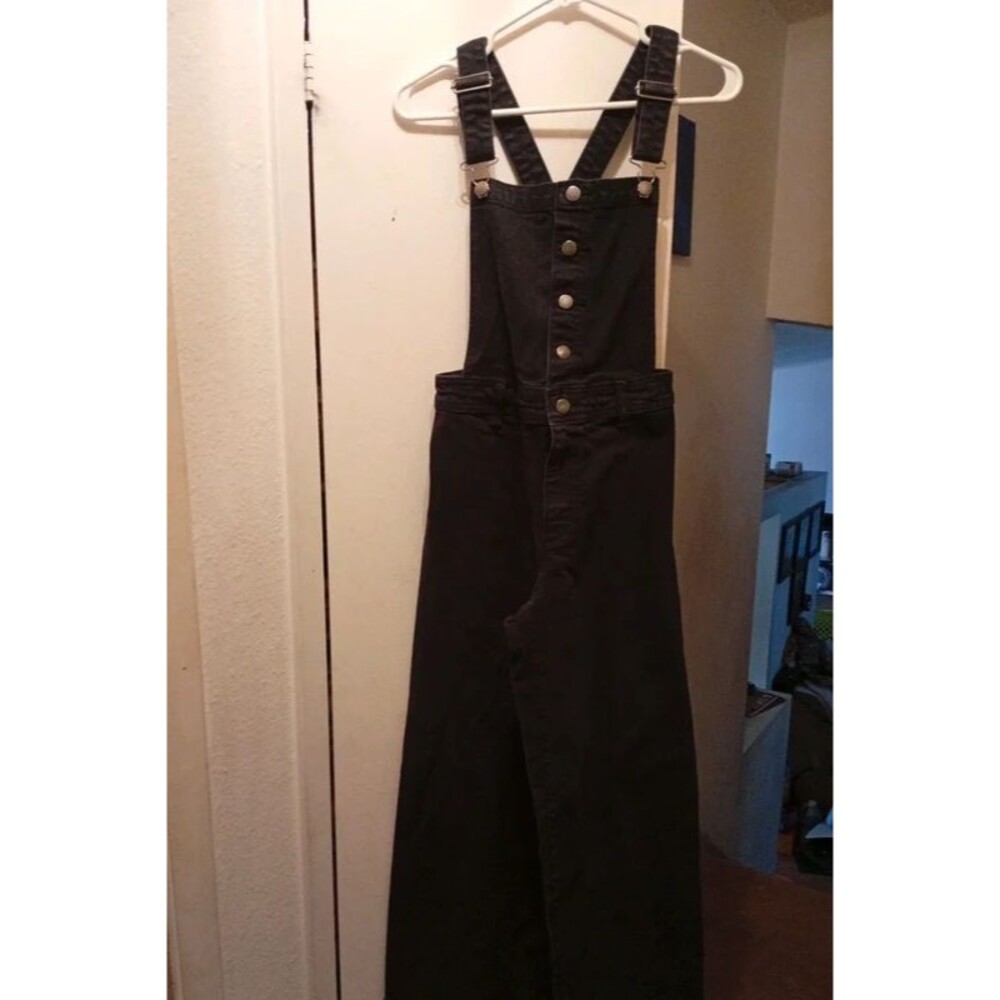 Ladies size 4 black denim wide leg overalls by Universal Threads